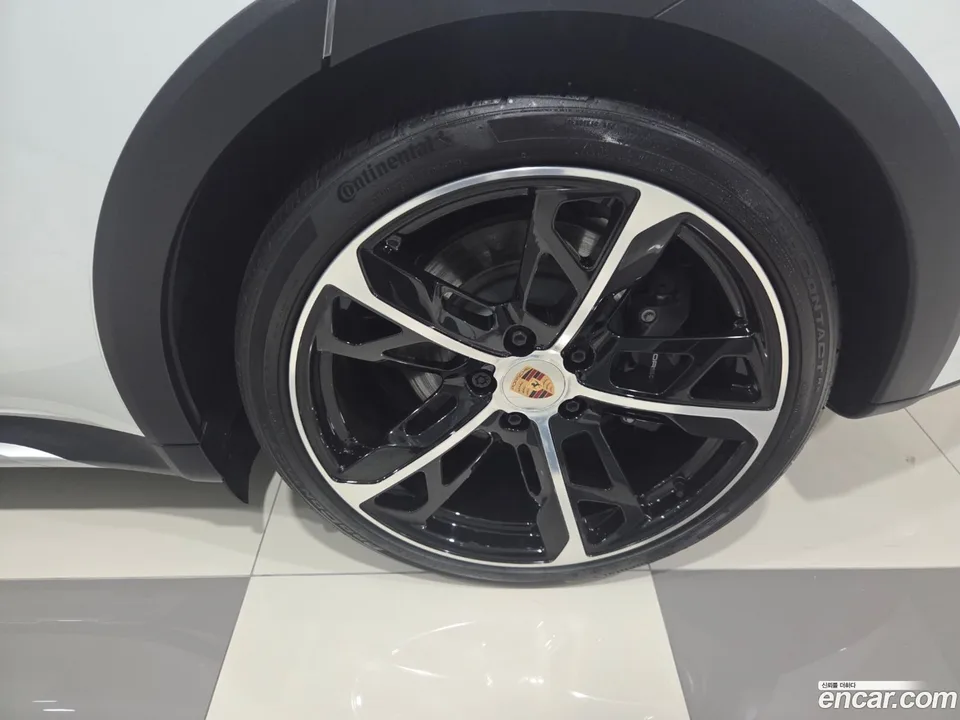 Porsche Taycan 4 2025 — миниатюра 5