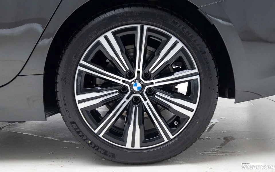BMW 3 Series 320i 2025 — миниатюра 2