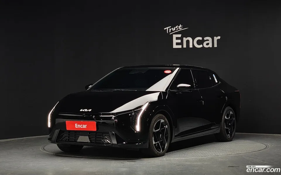 Kia EV4 2WD 2025 — фото 1, купить с доставкой в Москву