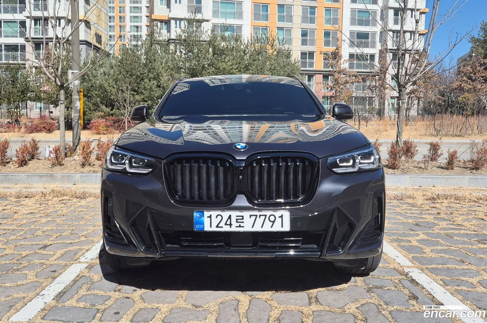 BMW X4 xDrive20d M 2023 — фото 1, купить с доставкой в Москву
