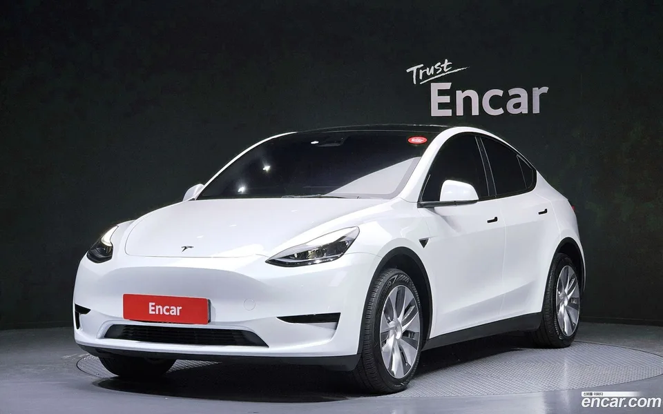 Tesla Model Y RWD 2023 — фото 1, купить с доставкой в Москву