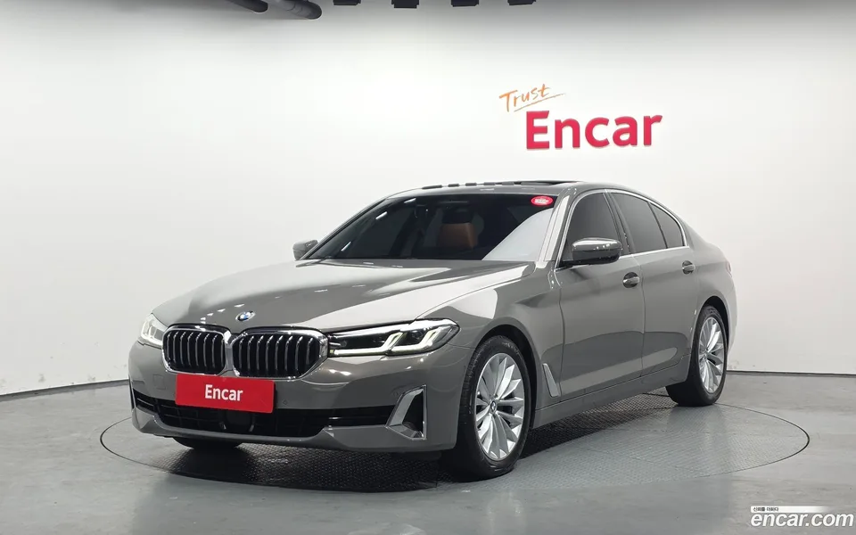 BMW 5 Series 520i 2022 — фото 1, купить с доставкой в Москву