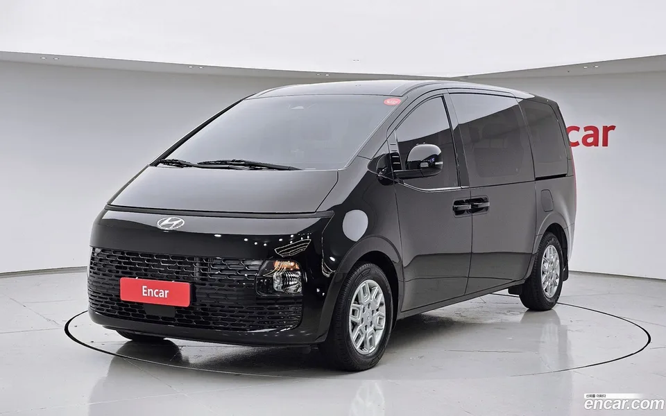 Hyundai Staria 9 2022 — фото 1, купить с доставкой в Москву