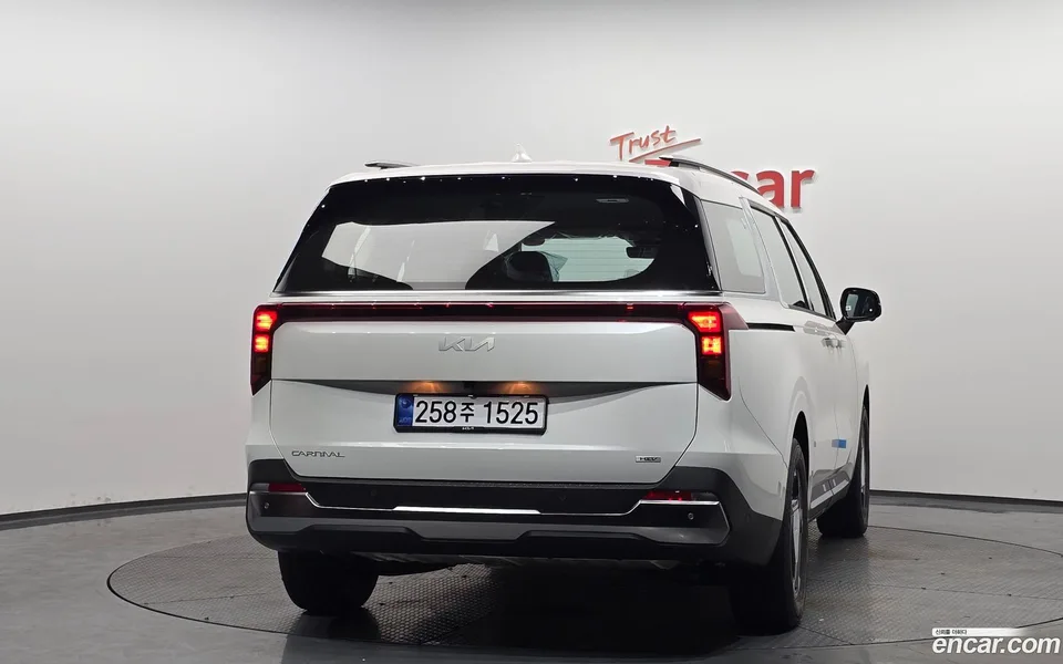 Kia Carnival HEV 9 2026 — миниатюра 4