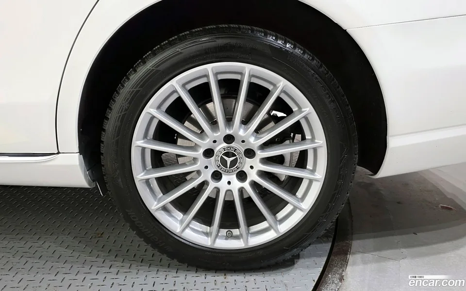Mercedes-Benz E-Class E250 2023 — миниатюра 2