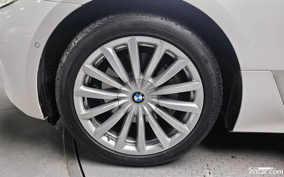 BMW 6 Series GT 630i xDrive 2024 — миниатюра 2