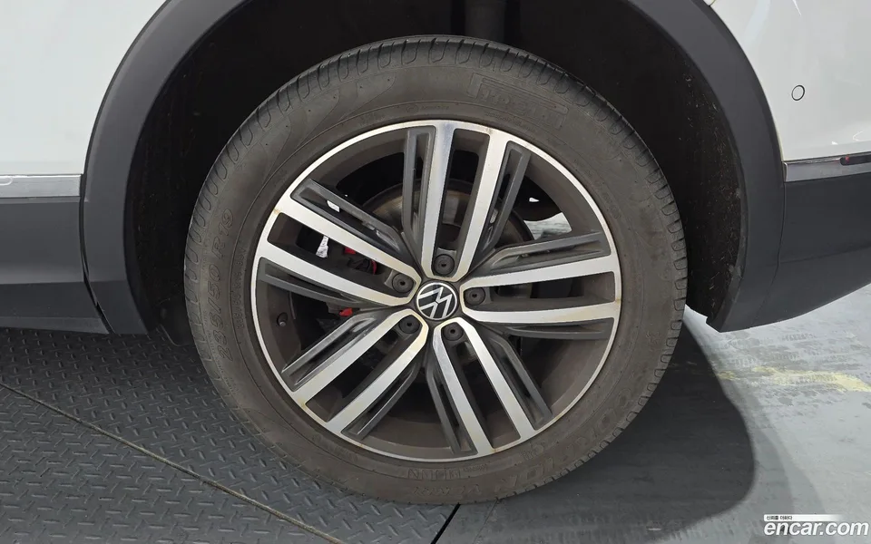 Volkswagen Tiguan 2.0 TDI 4 2023 — миниатюра 2