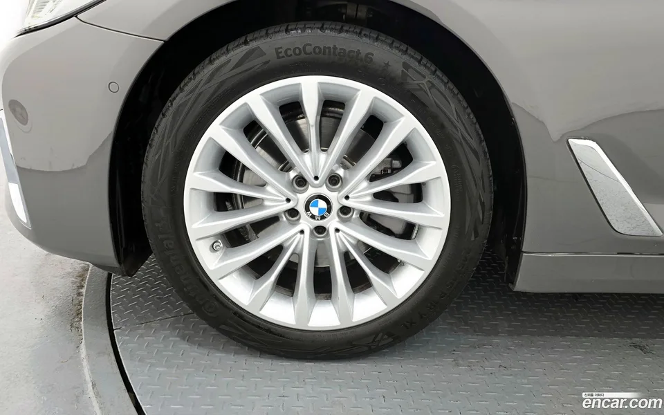 BMW 5 Series 520i 2022 — миниатюра 5