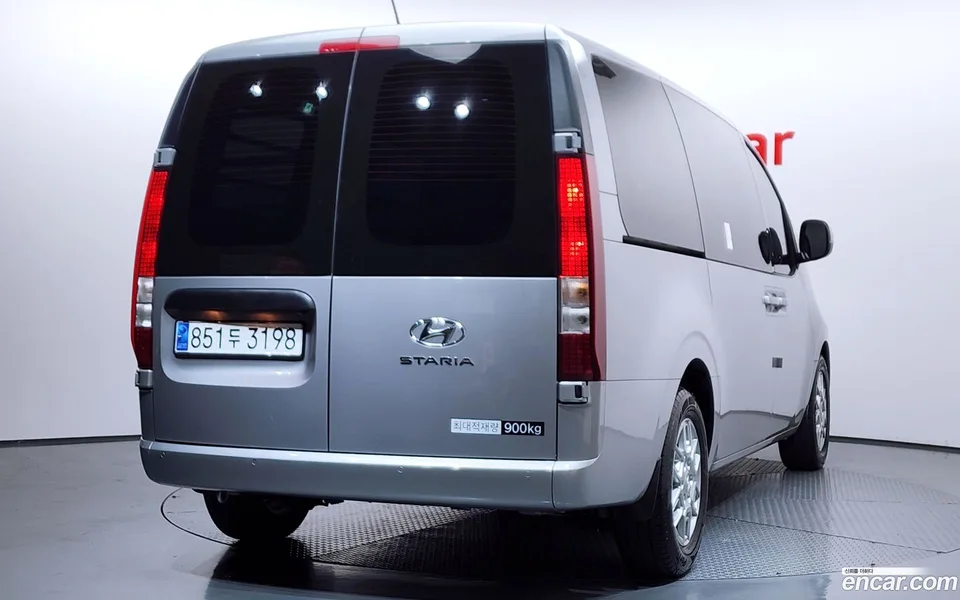 Hyundai Staria 3 2023 — миниатюра 2