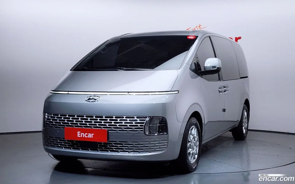 Hyundai Staria 3 2023 — фото 1, купить с доставкой в Москву