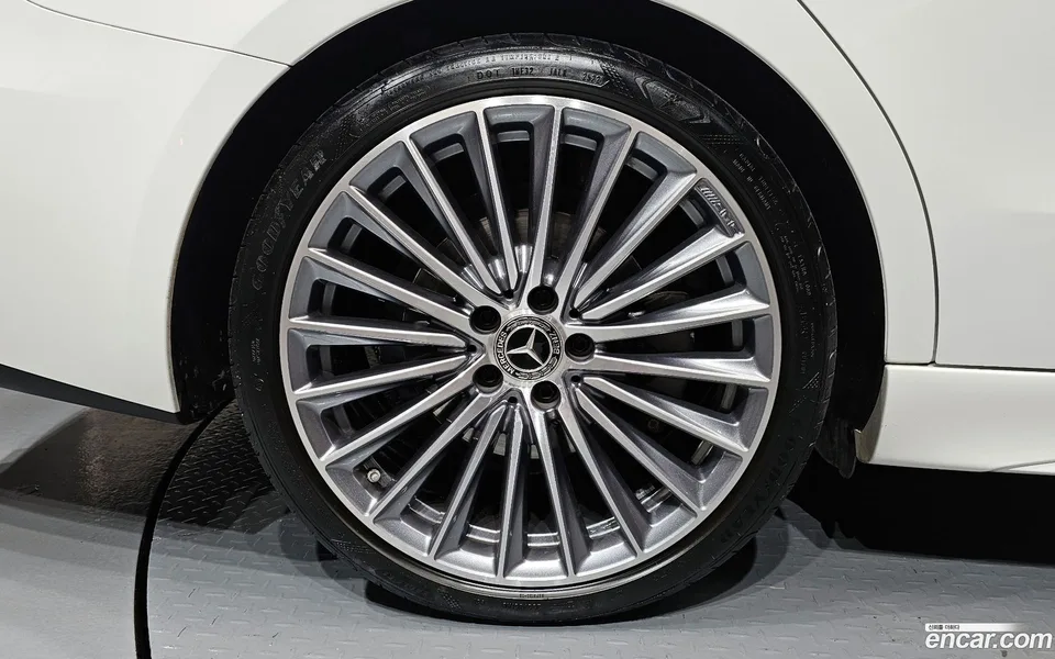 Mercedes-Benz C-Class C300 4MATIC AMG Line 2023 — миниатюра 2