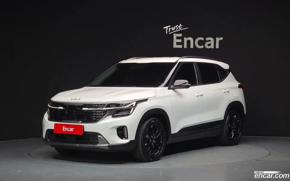 Kia Seltos 1.6 2WD 2023 — фото 1, купить с доставкой в Москву