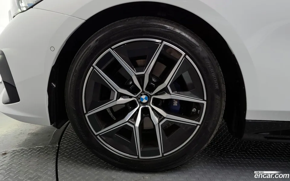BMW 5 Series 523d xDrive M 2025 — миниатюра 5