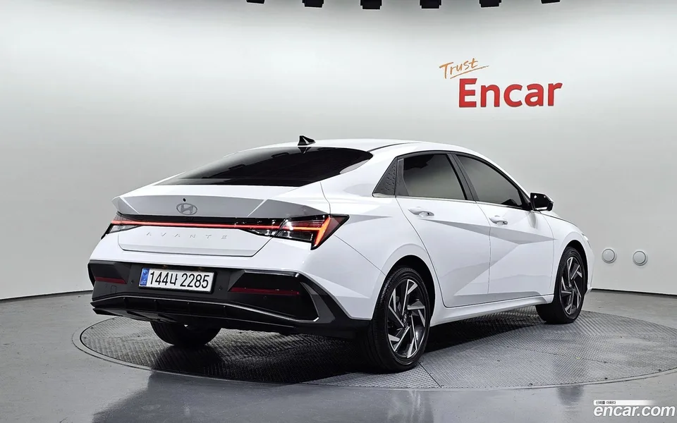 Hyundai Avante CN7 Hybrid 2025 — миниатюра 2