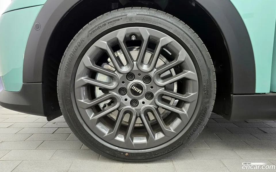 MINI Cooper C 5 2025 — миниатюра 2