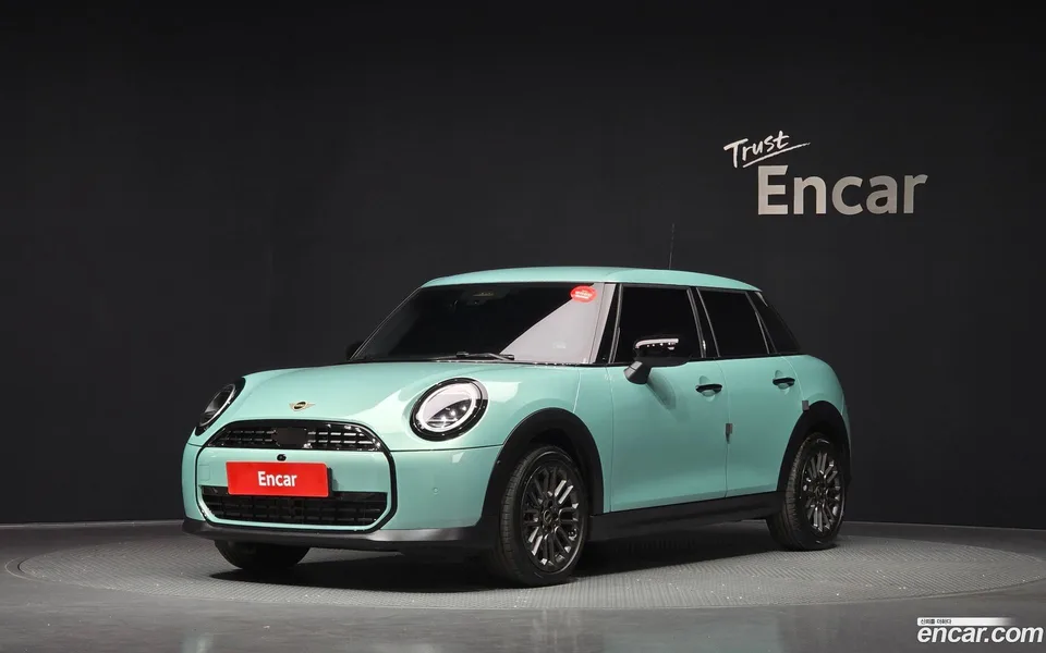 MINI Cooper C 5 2025 — фото 1, купить с доставкой в Москву