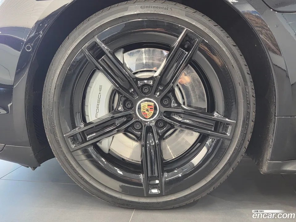Porsche Taycan GTS 2025 — миниатюра 2