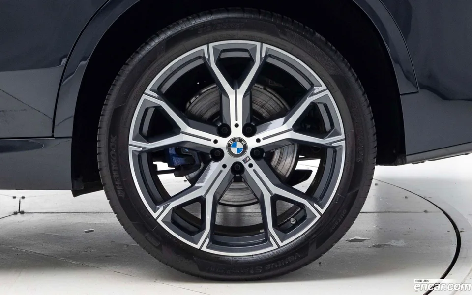 BMW X5 xDrive 40i M 2022 — миниатюра 2