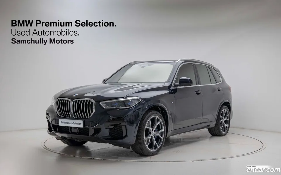 BMW X5 xDrive 40i M 2022 — фото 1, купить с доставкой в Москву