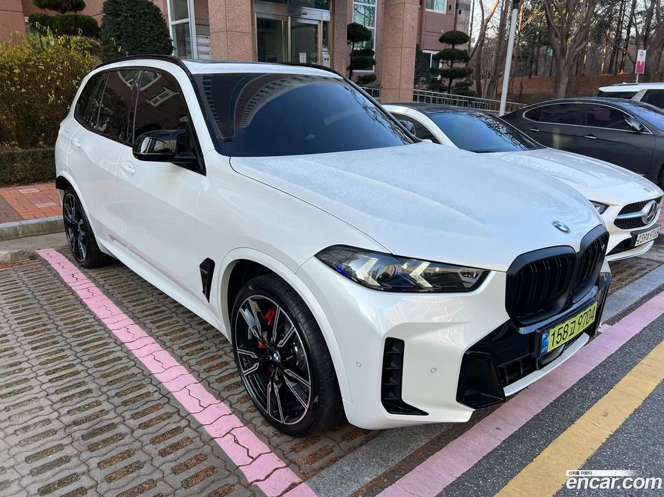 BMW X5 M60i 2024 — photo 1, buy with delivery to Moscow