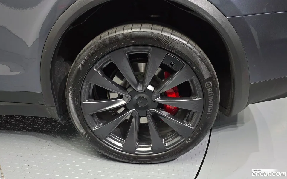 Tesla Model X 2023 — миниатюра 5