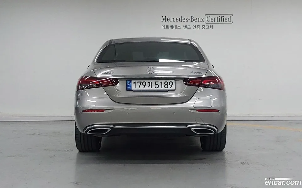Mercedes-Benz E-Class E300e 4MATIC 2022 — thumbnail 4