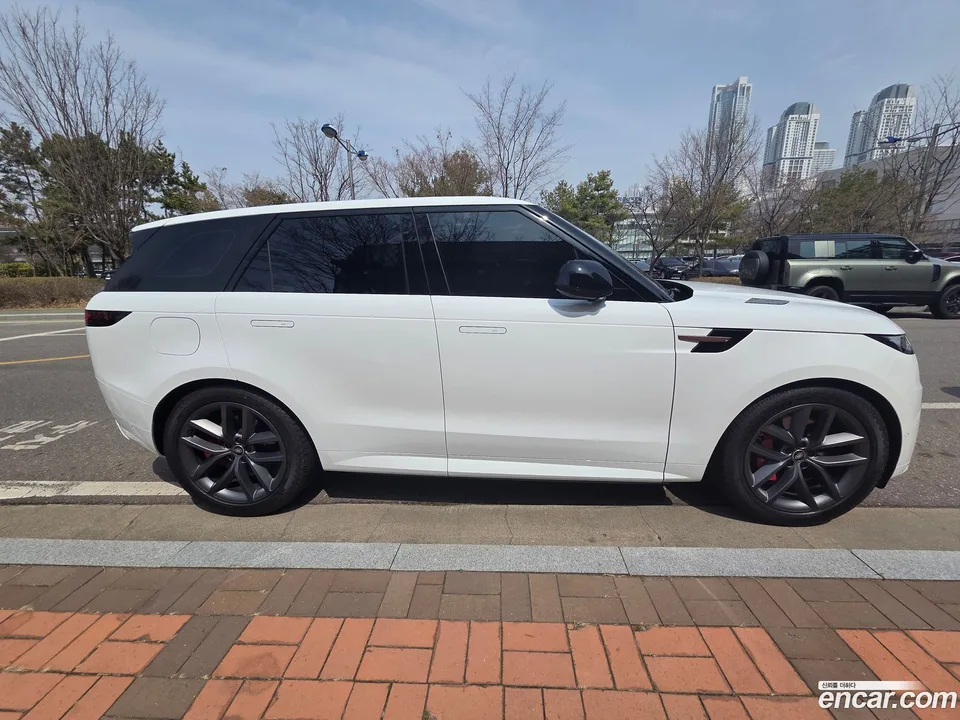 Land Rover Range Rover Sport P550E HSE 2025 — миниатюра 3