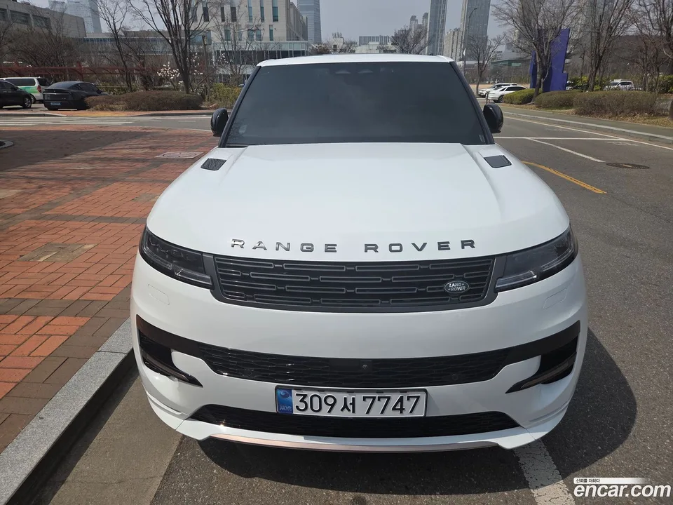 Land Rover Range Rover Sport P550E HSE 2025 — фото 1, купить с доставкой в Москву