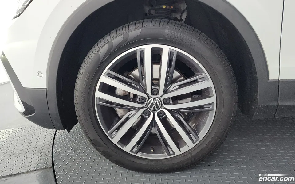Volkswagen Tiguan Allspace 2.0 TSI 2023 — миниатюра 2