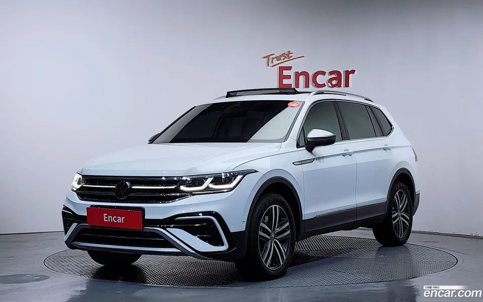 Volkswagen Tiguan Allspace 2.0 TSI 2023 — фото 1, купить с доставкой в Москву