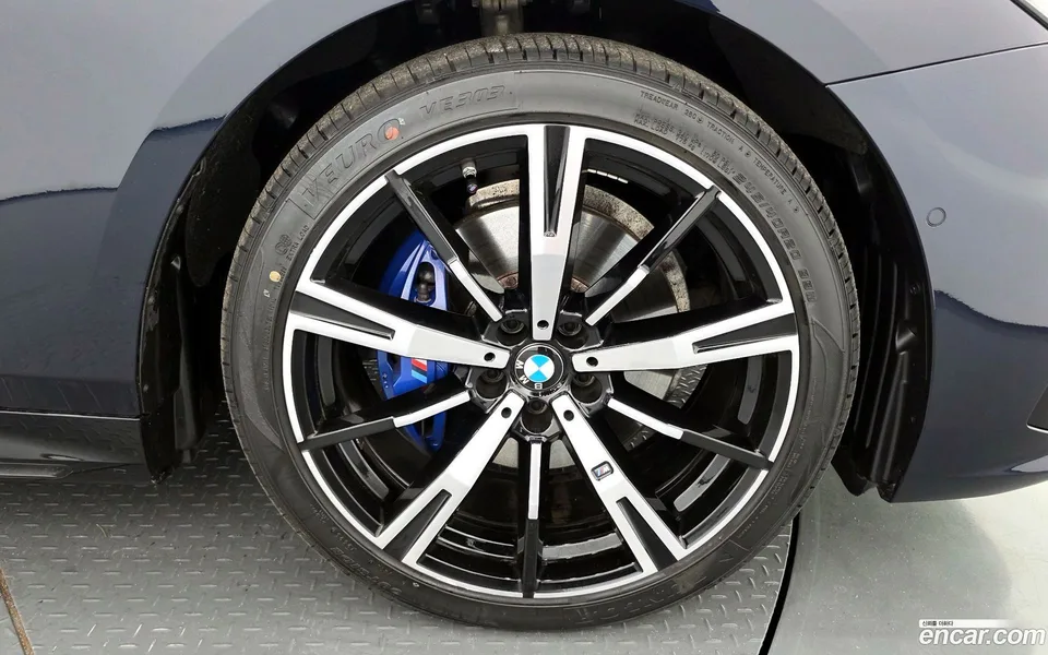 BMW 5 Series 530i xDrive M 2025 — миниатюра 2