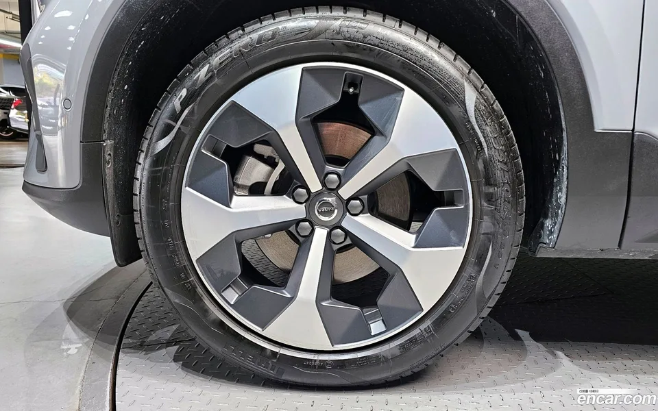 Volvo XC40 B4 2024 — миниатюра 2