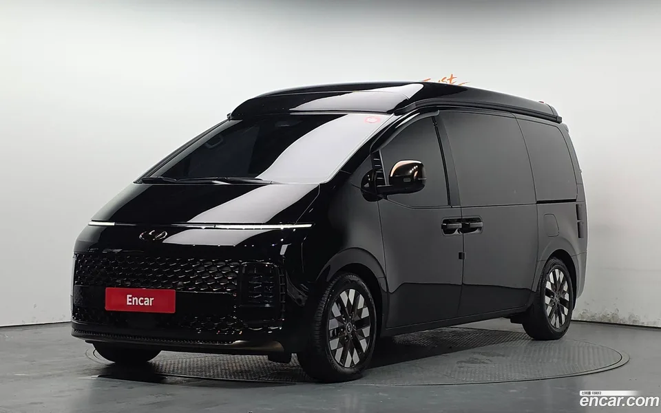 Hyundai Staria 2WD 2023 — фото 1, купить с доставкой в Москву
