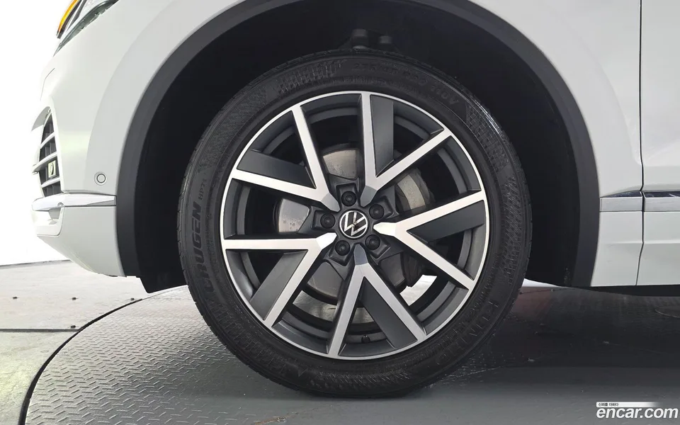 Volkswagen Touareg 3.0 TDI 2023 — миниатюра 2