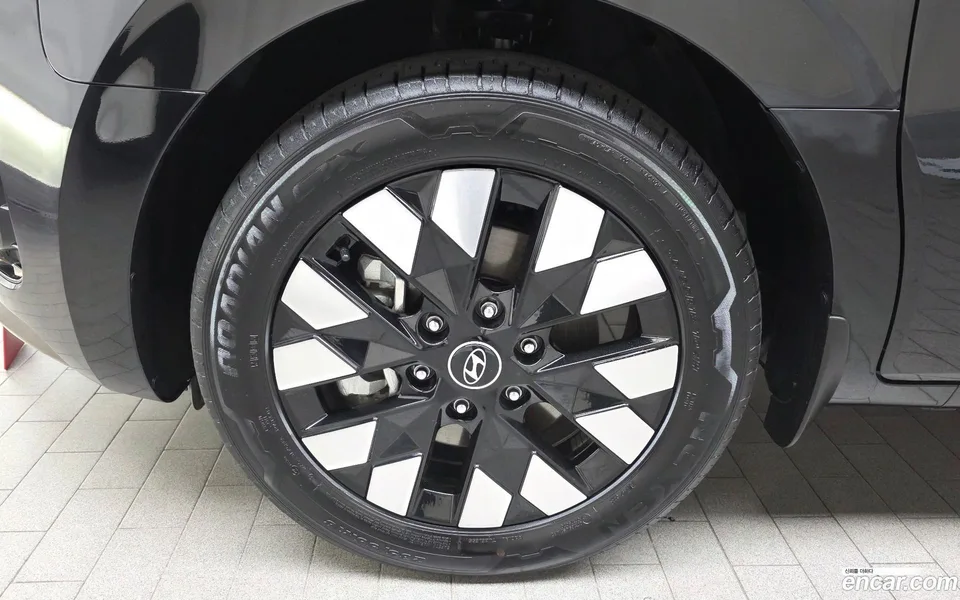 Hyundai Staria HEV 1.6 7 2024 — миниатюра 2