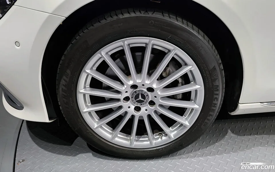 Mercedes-Benz E-Class E250 2023 — миниатюра 5