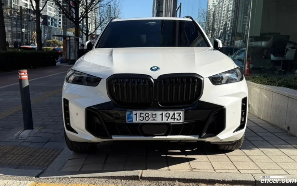 BMW X5 xDrive 50e M 2026 — фото 1, купить с доставкой в Москву