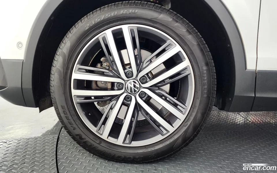 Volkswagen Tiguan Allspace 2.0 TSI 2023 — миниатюра 2