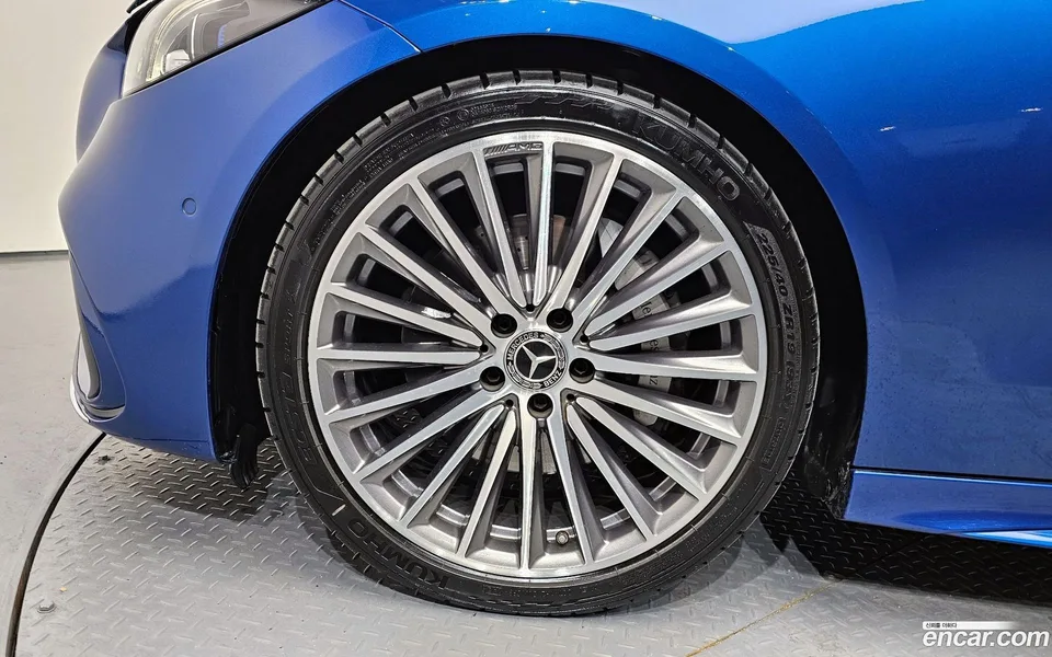 Mercedes-Benz C-Class C300 4MATIC AMG Line 2023 — миниатюра 2