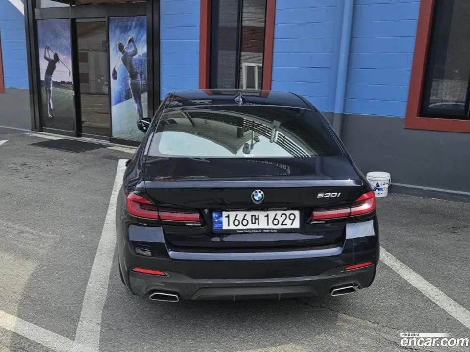 BMW 5 Series 530i xDrive M 2023 — миниатюра 5