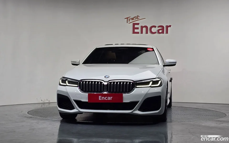 BMW 5 Series 520i M 2022 — миниатюра 3