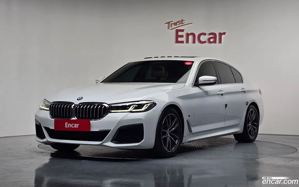 BMW 5 Series 520i M 2022 — фото 1, купить с доставкой в Москву
