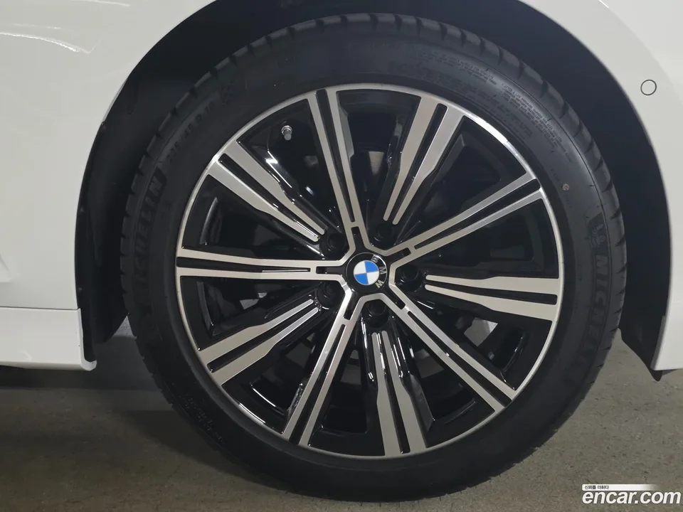 BMW 3 Series 320i 2025 — миниатюра 2