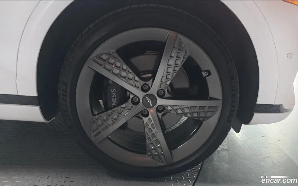 Genesis GV70 2.5T AWD 2023 — миниатюра 2