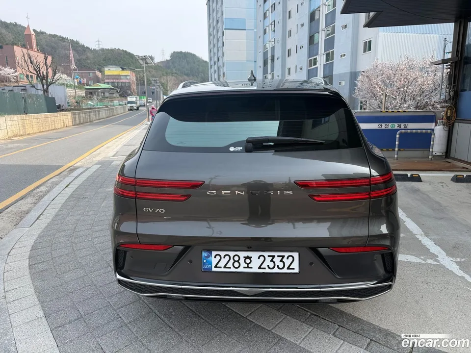 Genesis GV70 2.5T 2WD 2024 — миниатюра 4