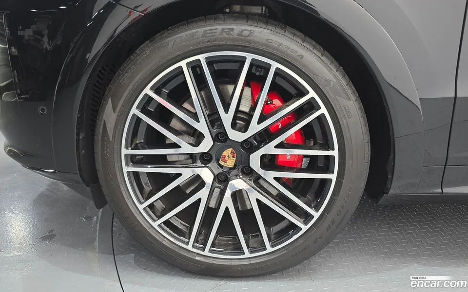Porsche Cayenne 4.0 GTS 2025 — миниатюра 2