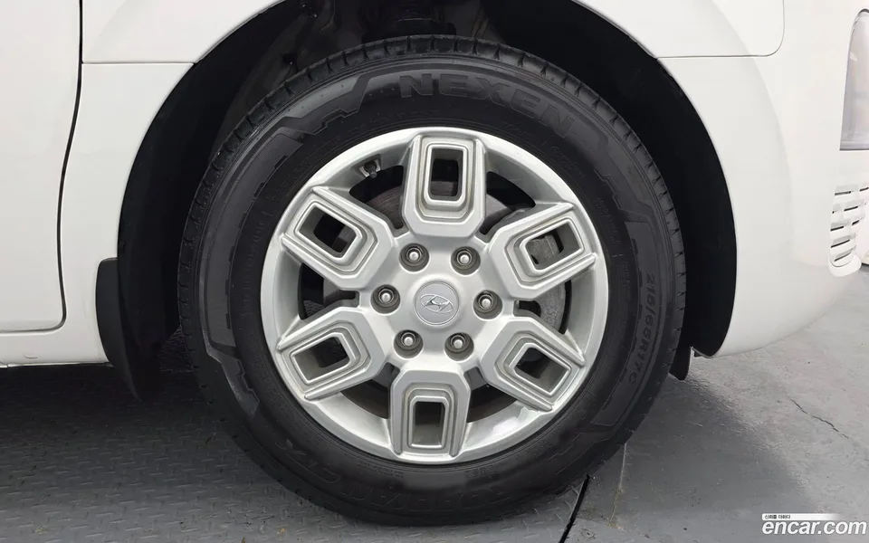Hyundai Staria L3.5 5 2024 — миниатюра 2