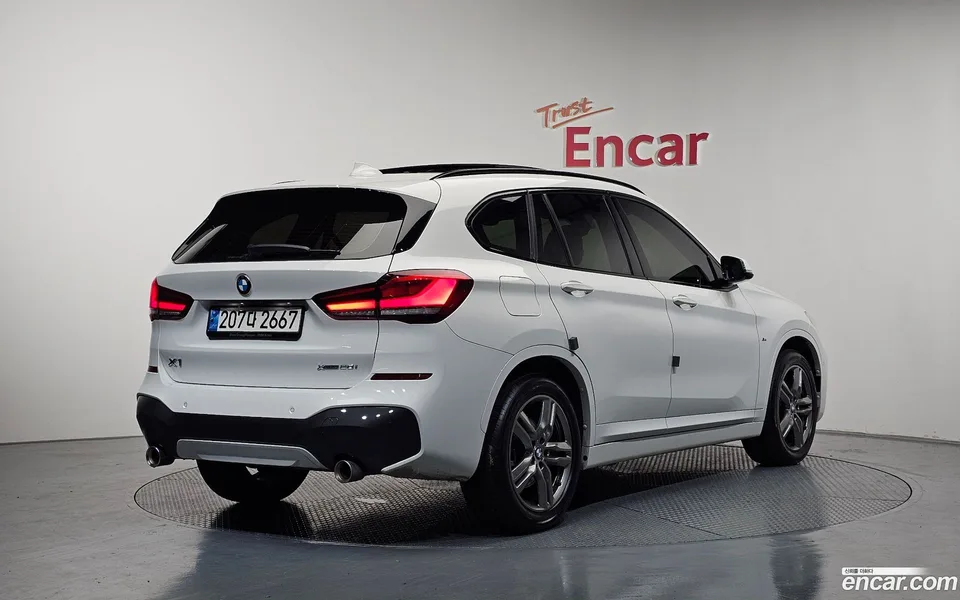 BMW X1 xDrive 20i M 2022 — миниатюра 2