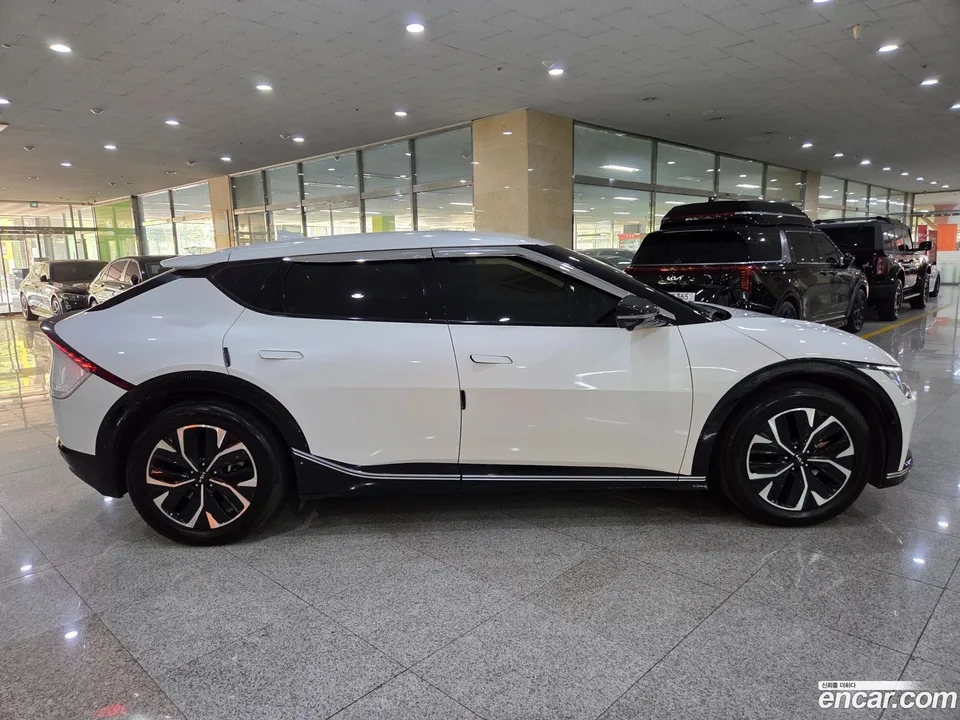 Kia EV6 4WD 2023 — миниатюра 2