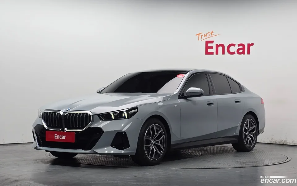 BMW 5 Series 520i M 2024 — фото 1, купить с доставкой в Москву